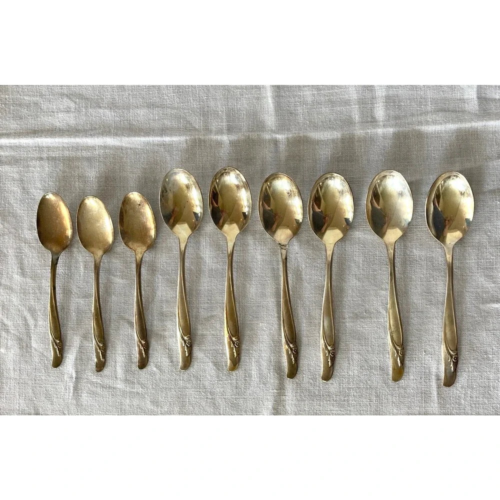35 PC WM Rogers International Exquisite Reinforced Silverplate w Iced Tea Spoons